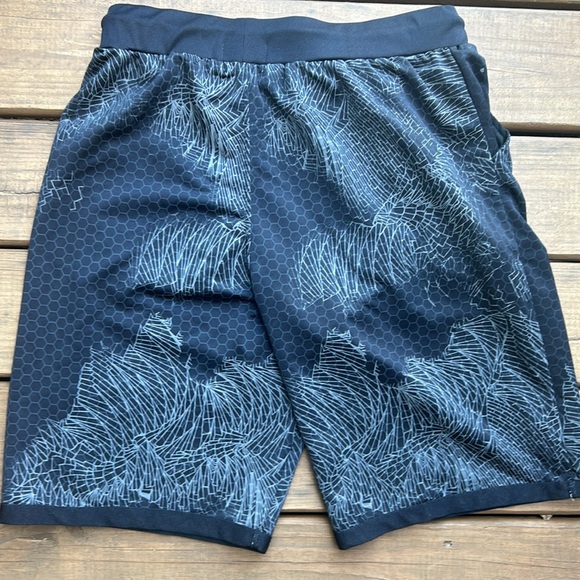 Tailored Recreation Premium (TR Premium) Print Sweat Shorts (Las) - Picture 4 of 4